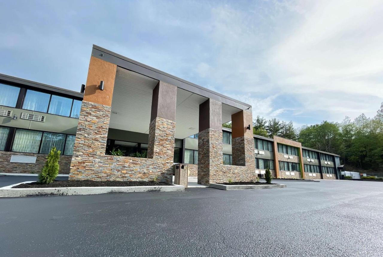 Wingate By Wyndham Lac George Extérieur photo