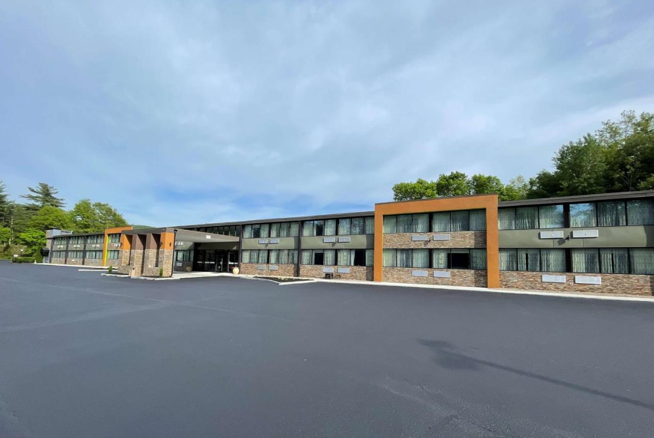 Wingate By Wyndham Lac George Extérieur photo