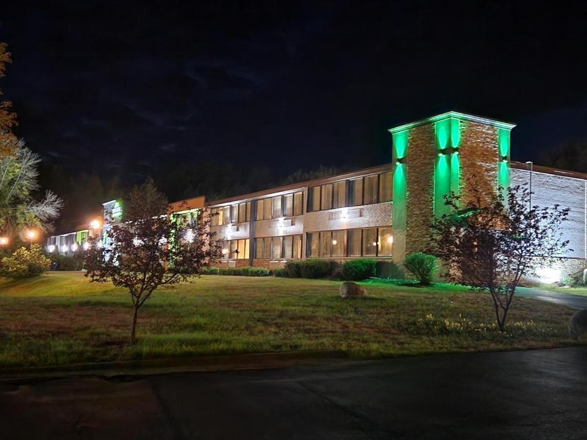 Wingate By Wyndham Lac George Extérieur photo