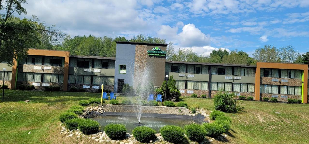 Wingate By Wyndham Lac George Extérieur photo