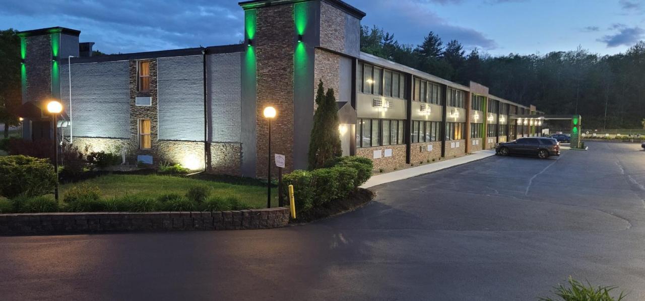 Wingate By Wyndham Lac George Extérieur photo